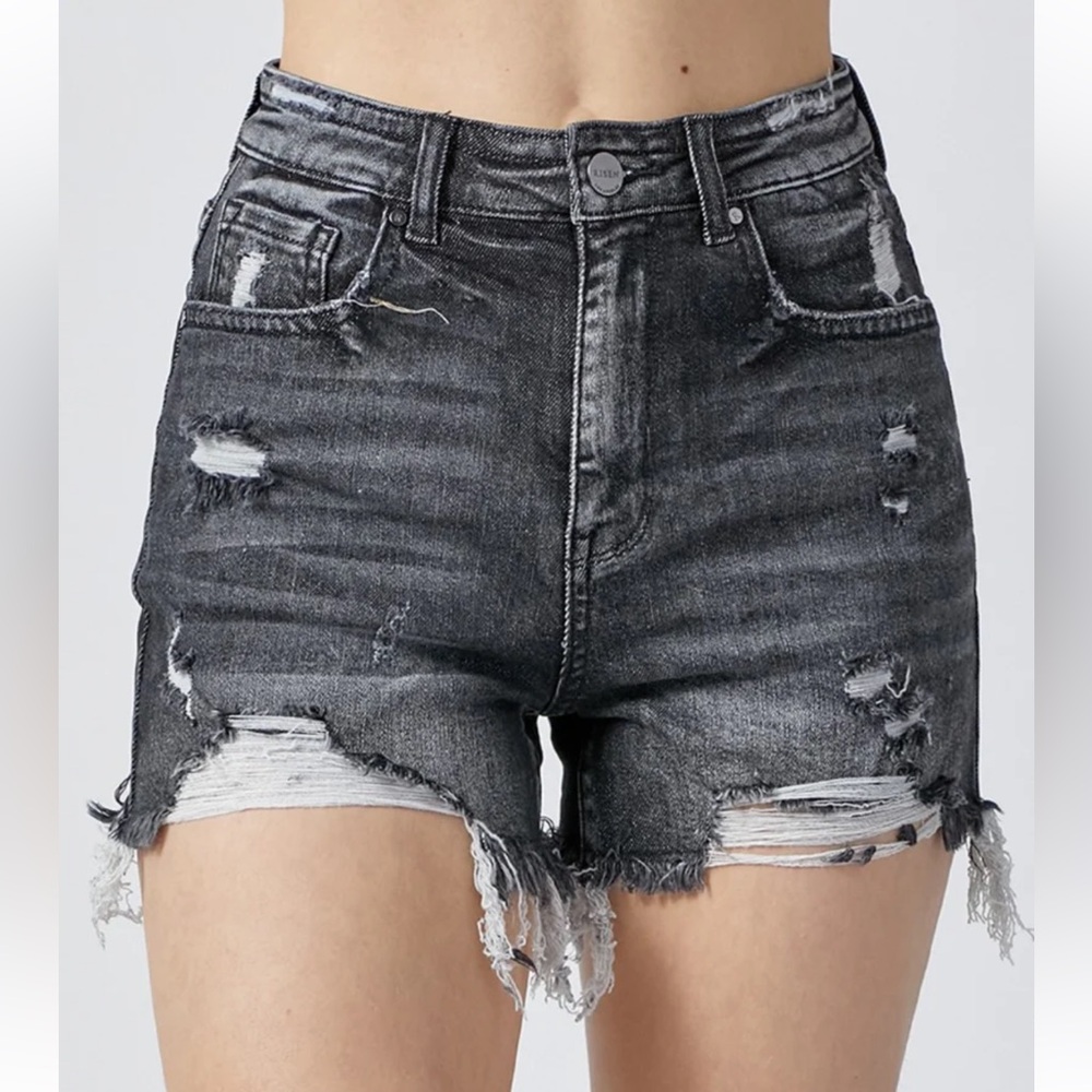NWT These High Rise black Distressed raw hem Denim Shorts size Large